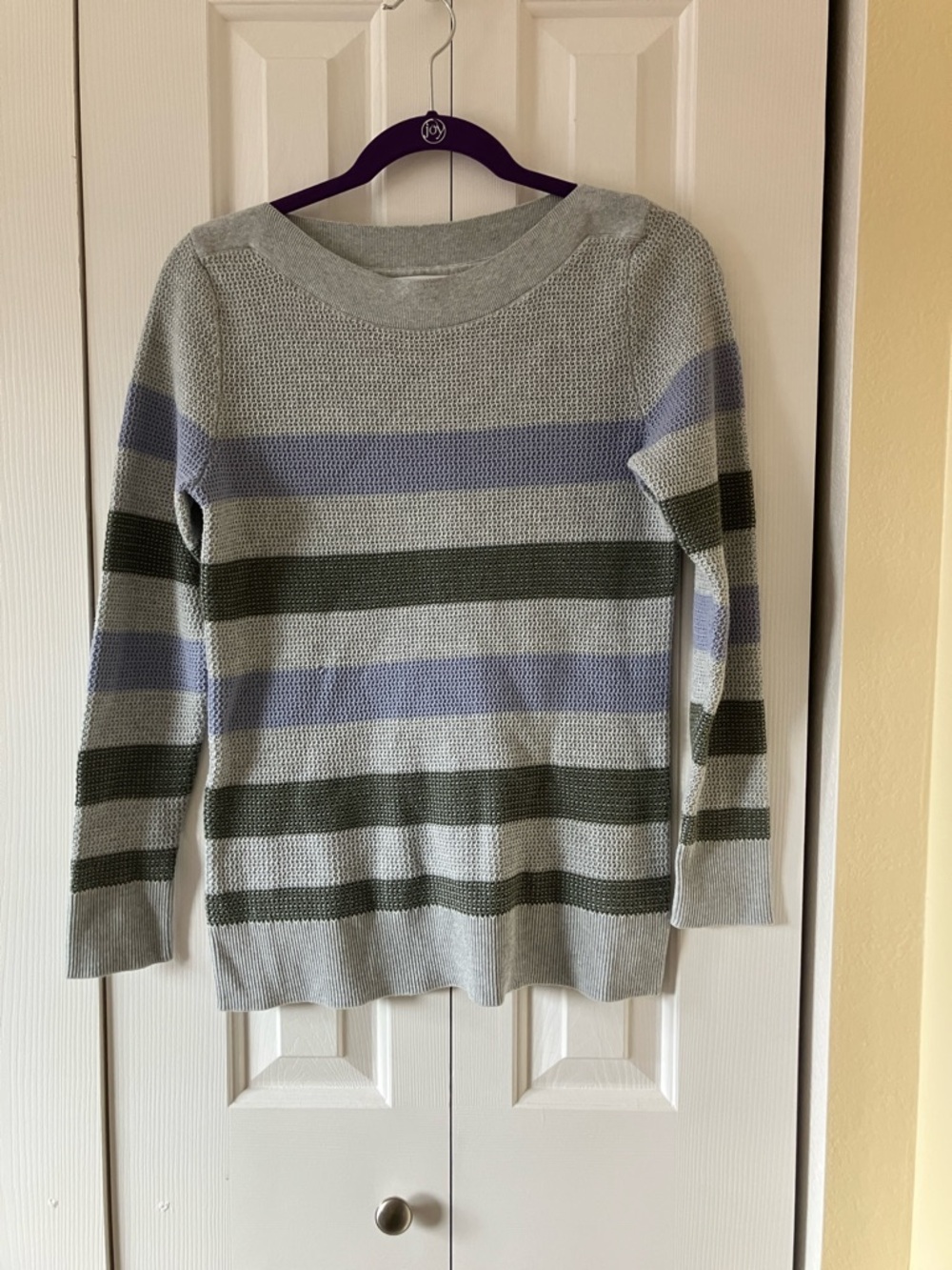 Market & Spruce Light Gray Stripe Crewneck Sweater with Blue and Olive